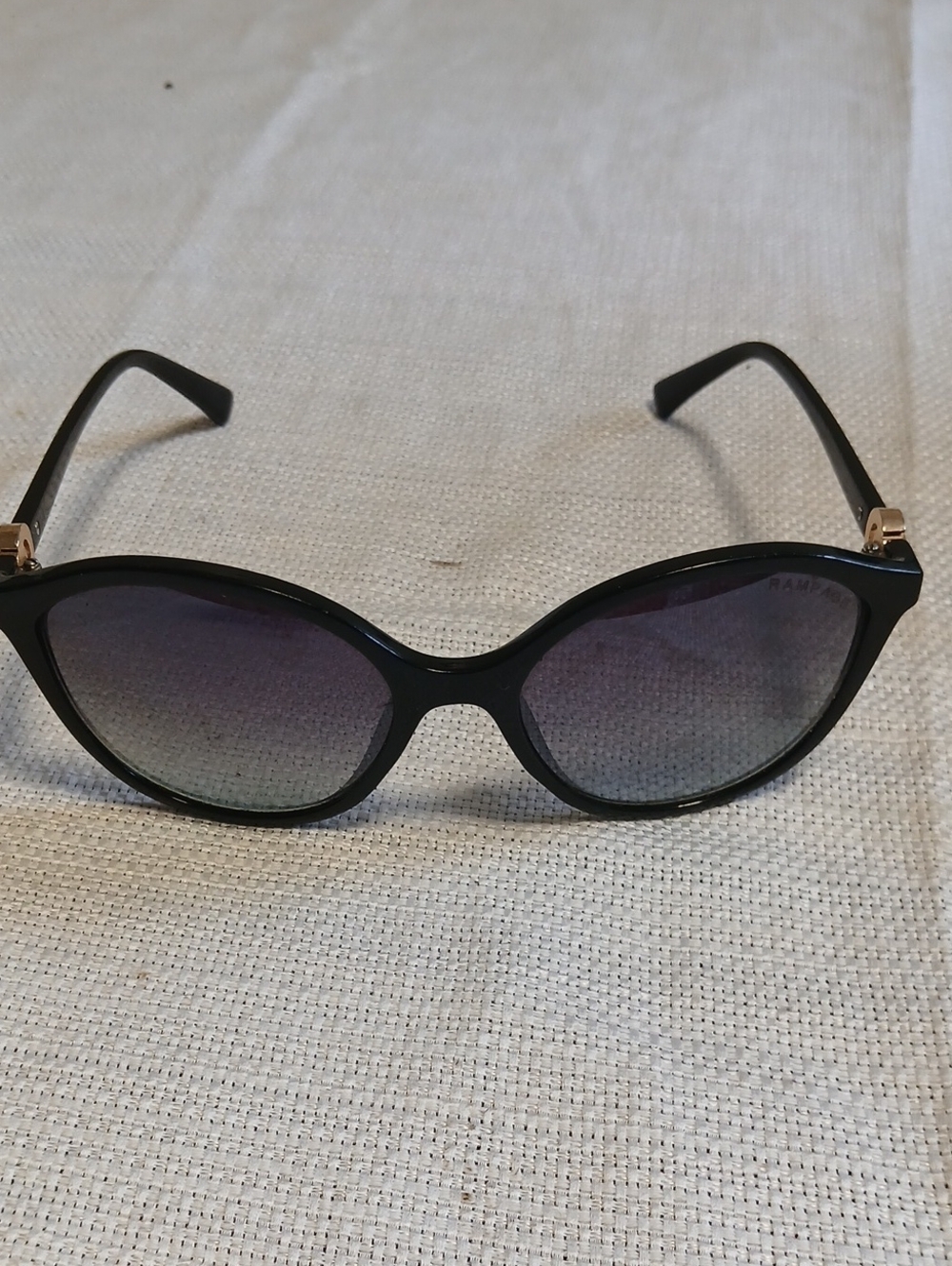 Black Cat-Eye Women's Sunglasses - Elegant UV Shades